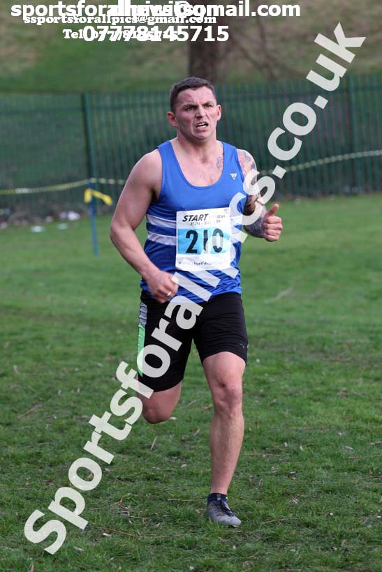 Senior mens Cathedral Relays, Birtley. Photo:  David T. Hewitson/Sports for All Pics